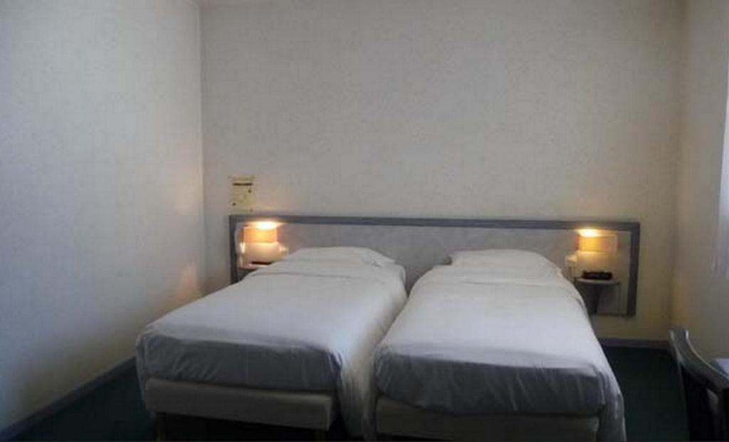 Hotel Le Chatelain Faulquemont Room photo
